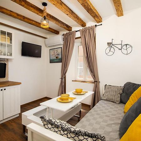 Domus Maximus Apartment Pula Exterior photo