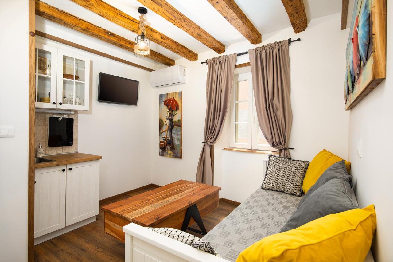 Domus Maximus Apartment Pula Exterior photo