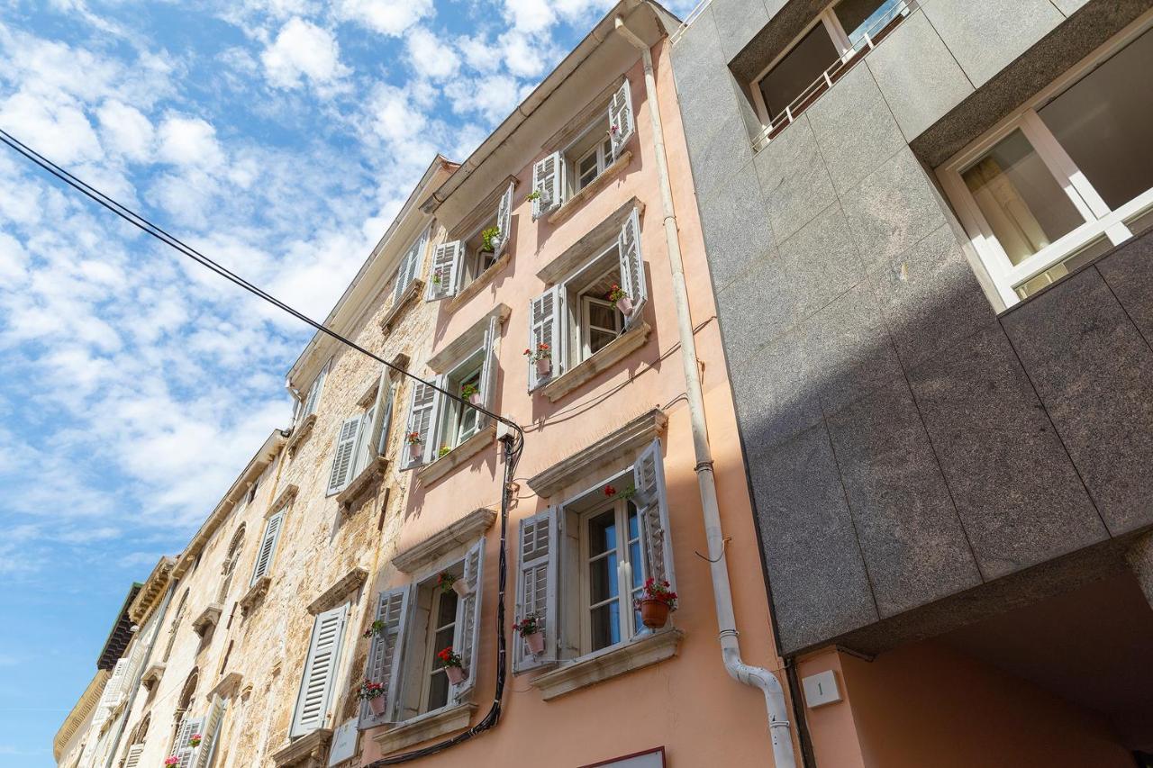 Domus Maximus Apartment Pula Exterior photo